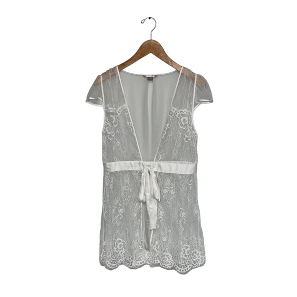 Victoria’s Secret Robe Size Medium White Lace Mesh Flutter Cap Sleeve Open Satin - Picture 1 of 8
